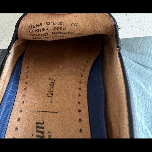 Florsheim upper leather shoe Size 7W - Picture 3 of 5